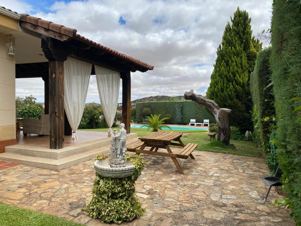 Gasthaus Jardin De La Yedra Caces Exterior foto