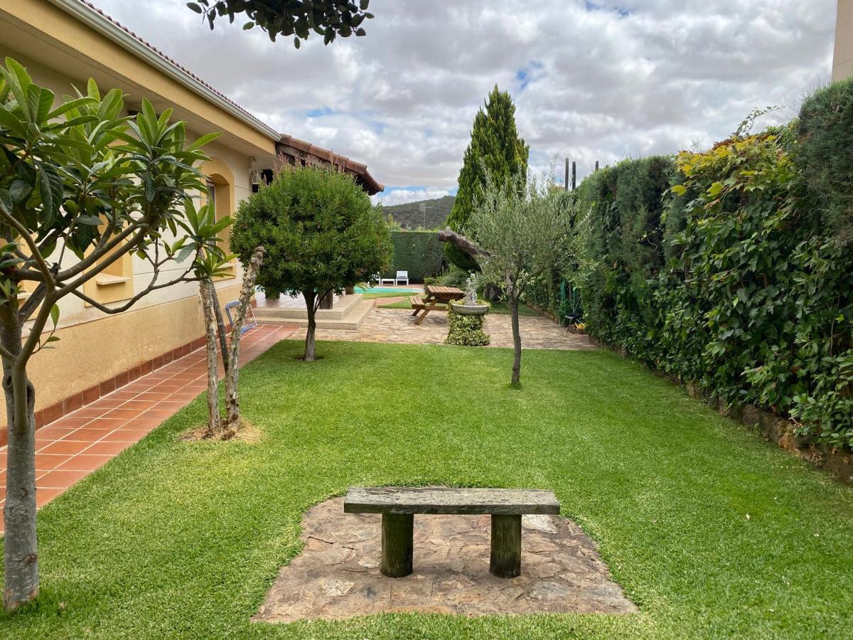 Gasthaus Jardin De La Yedra Caces Exterior foto