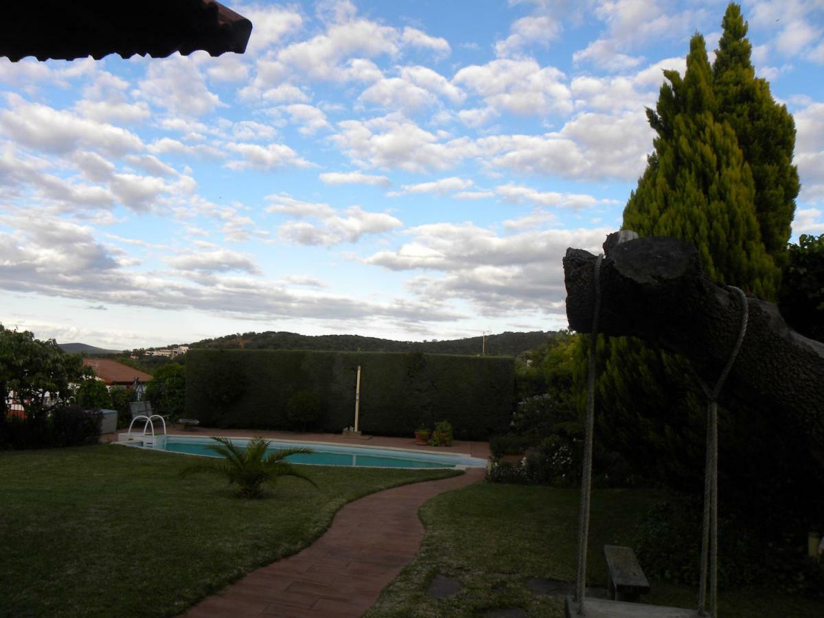 Gasthaus Jardin De La Yedra Caces Exterior foto